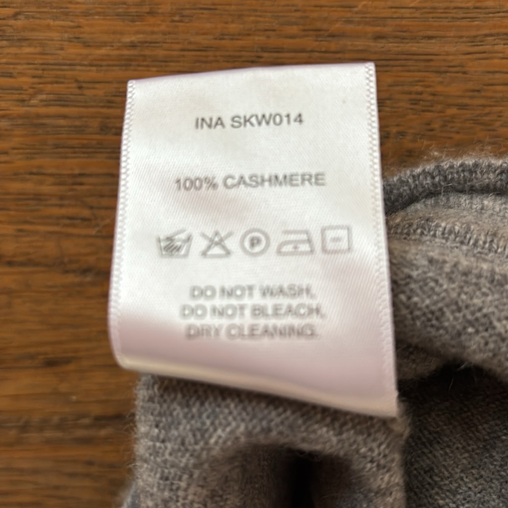 Sporty & Rich Women’s Heather Gray 100% Cashmere
Joggers - Picture 4 of 6
